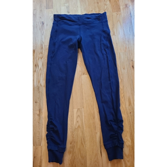 ATHLETA Navy Blue Vinyasa Active Ruching Yoga Legging Pants Sz Medium - Picture 2 of 9